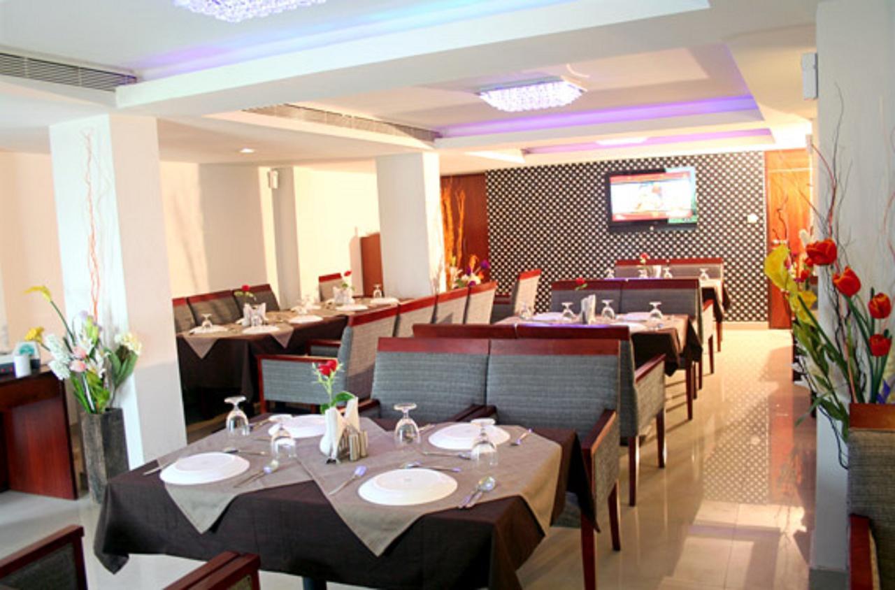 Hotel Luciya Kochi Exterior photo