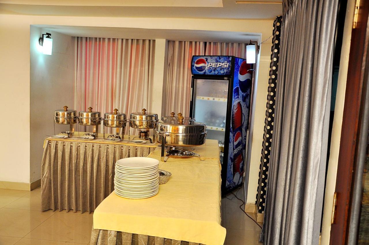 Hotel Luciya Kochi Exterior photo