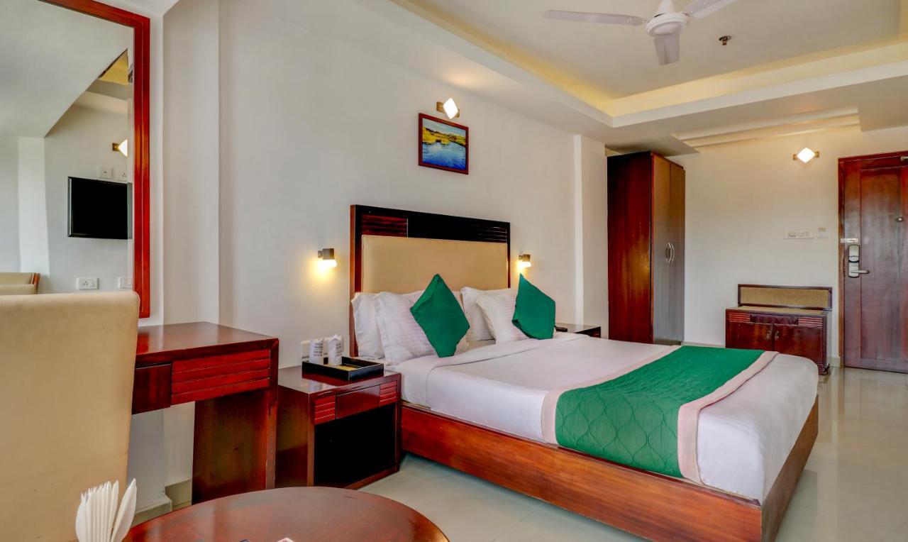 Hotel Luciya Kochi Exterior photo