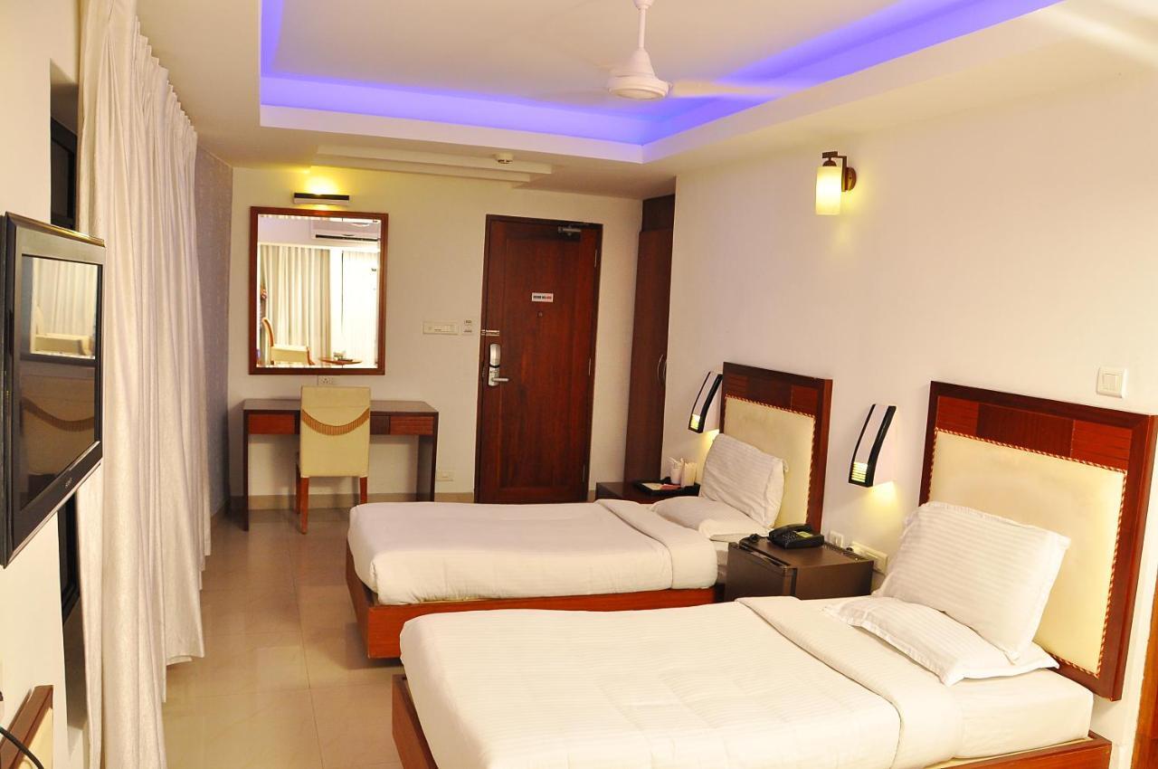 Hotel Luciya Kochi Exterior photo