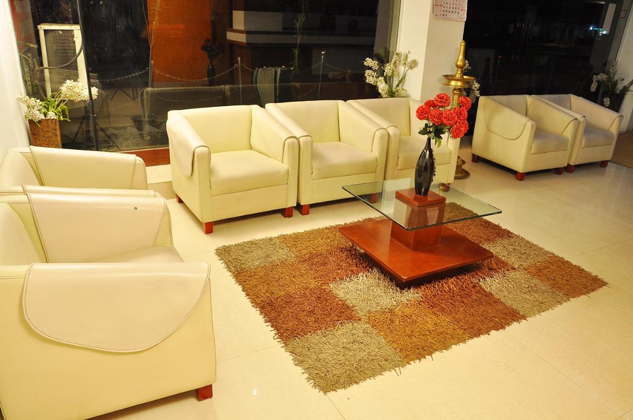 Hotel Luciya Kochi Exterior photo